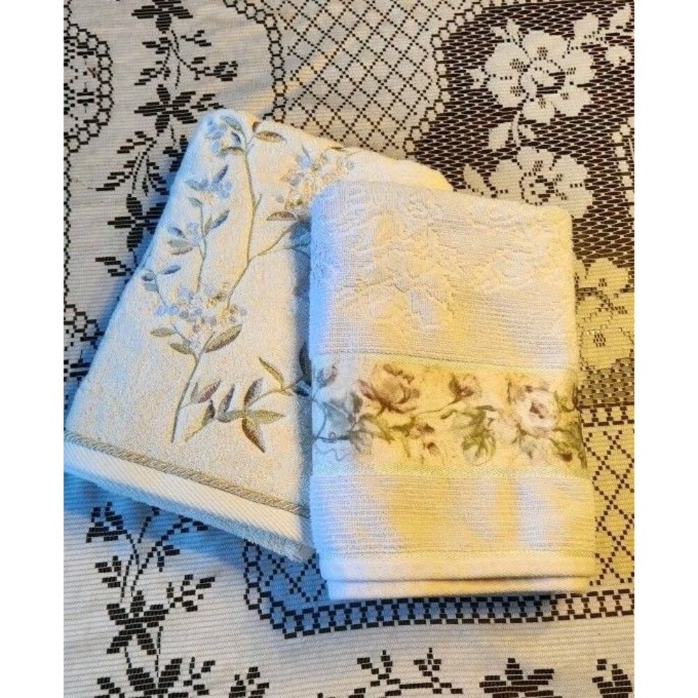 2 Croscill Vintage Elegant Bath Towels Rose And Darian Design READ For Sizes